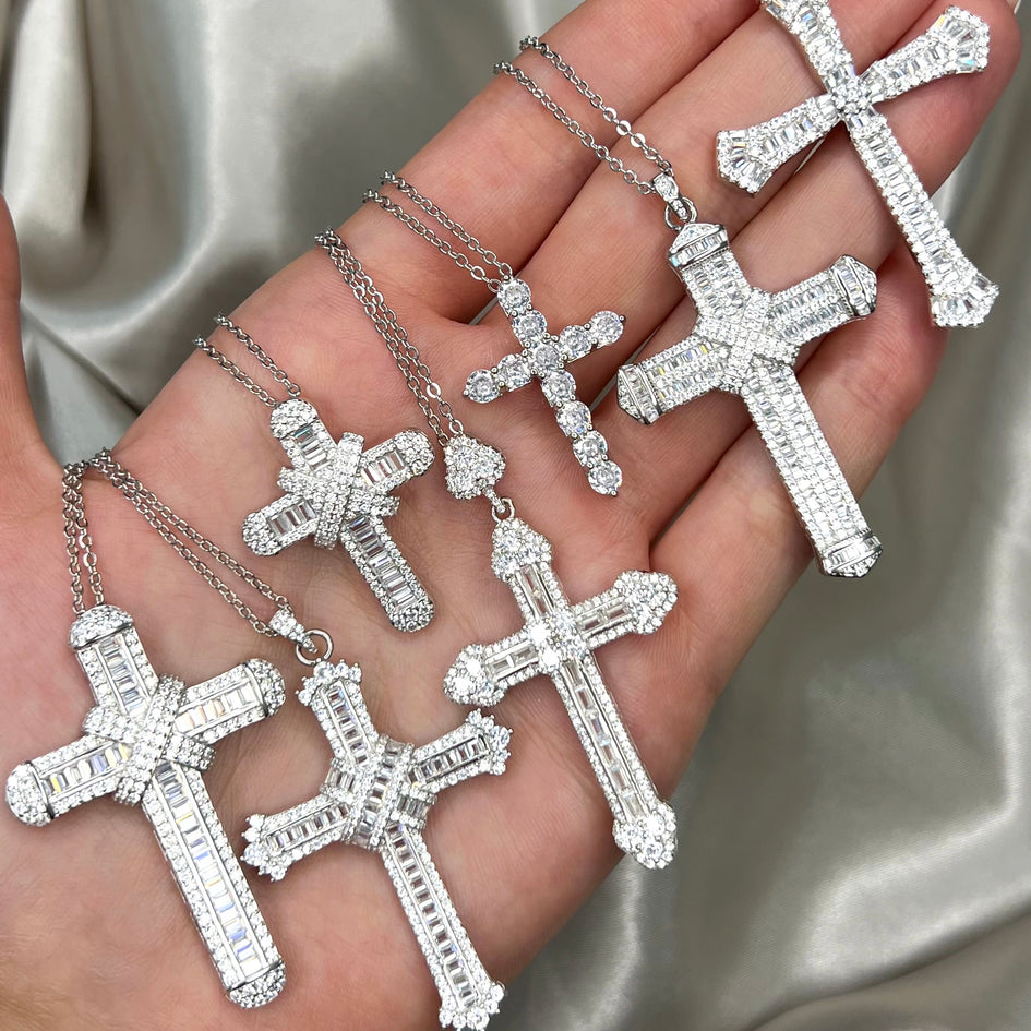 LUXE CROSS NECKLACE main image 0