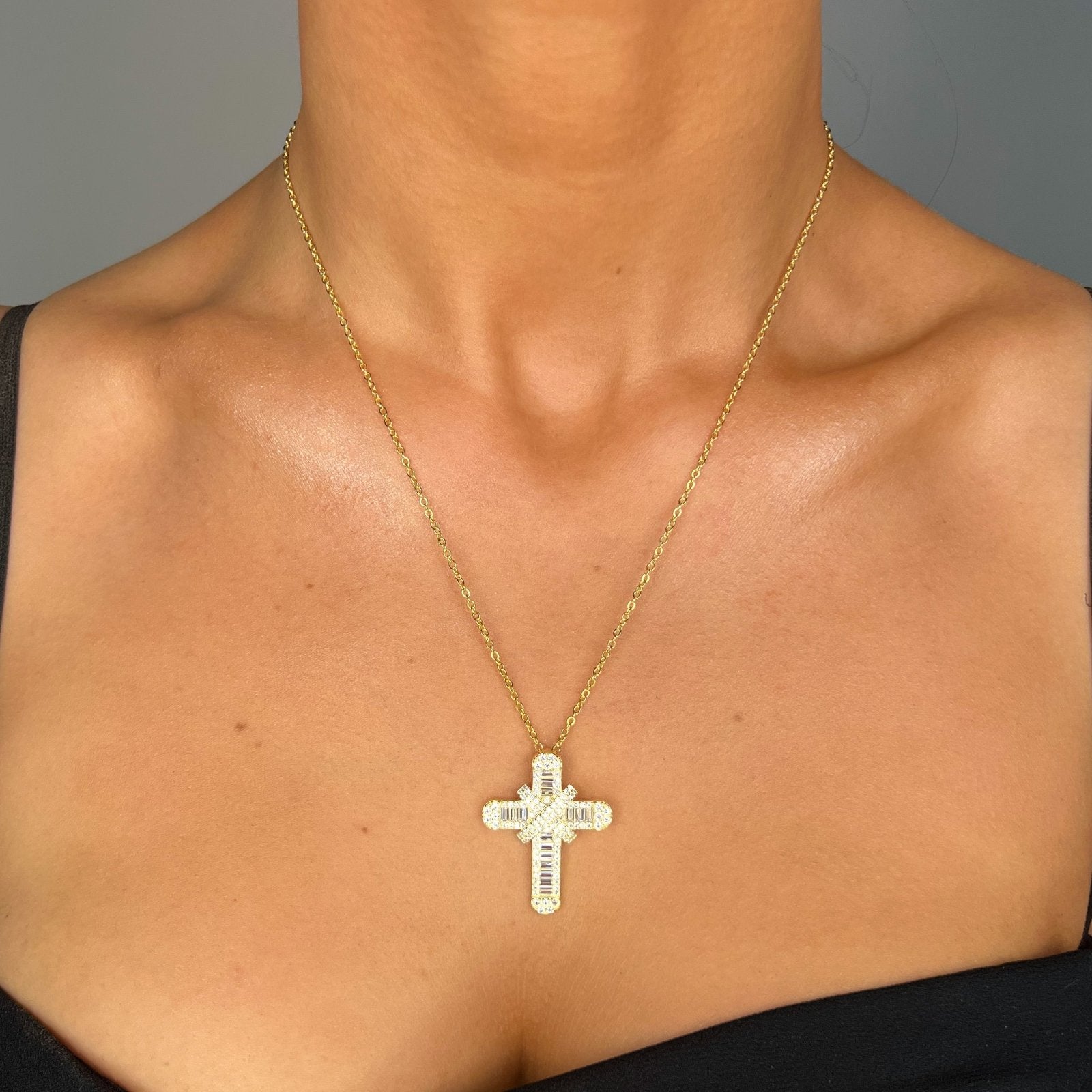 Gold Adjustable Chain Cross Pendant Necklace - Luxe Emporium x